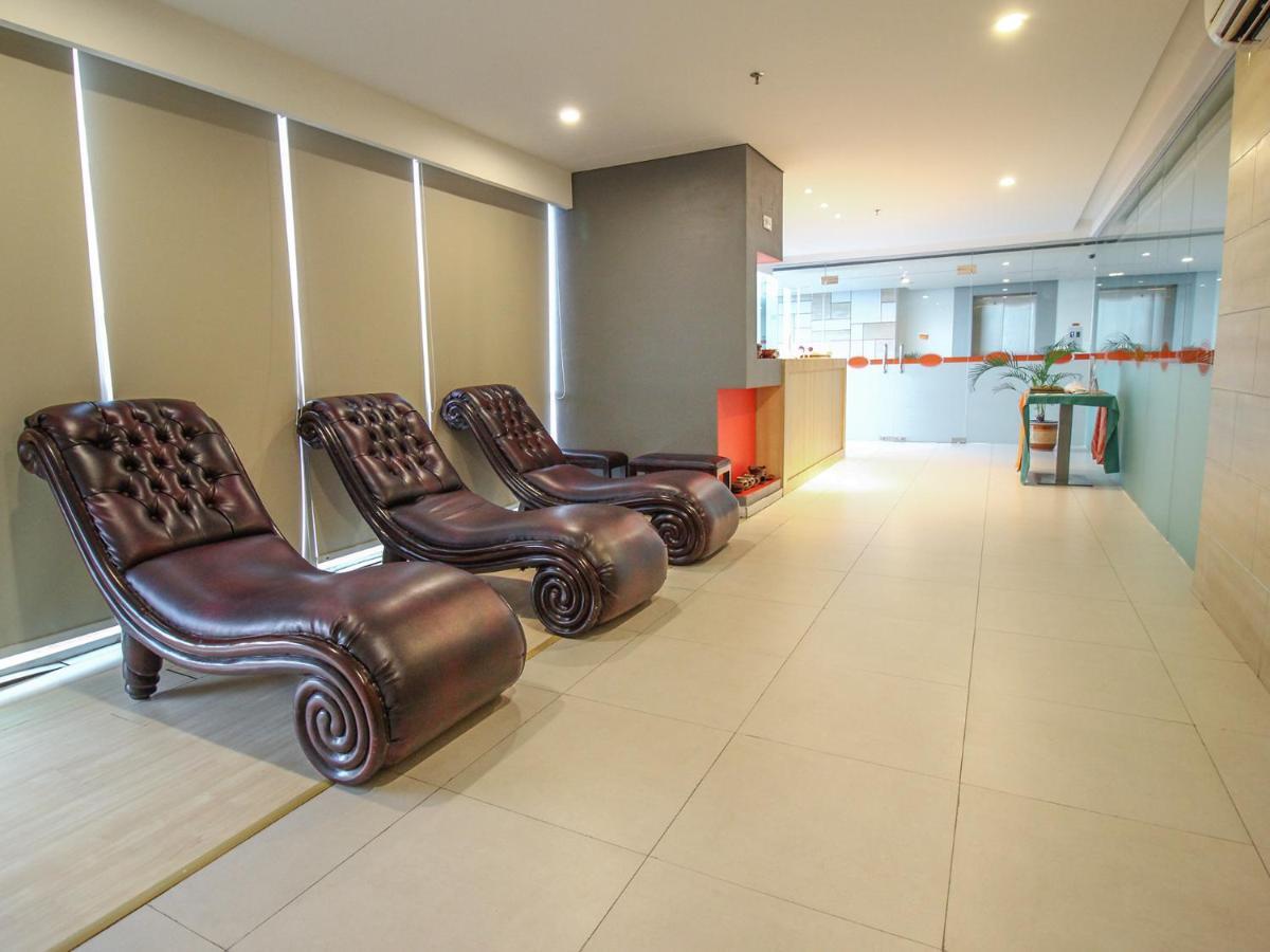 HARRIS Hotel Pontianak Exterior foto